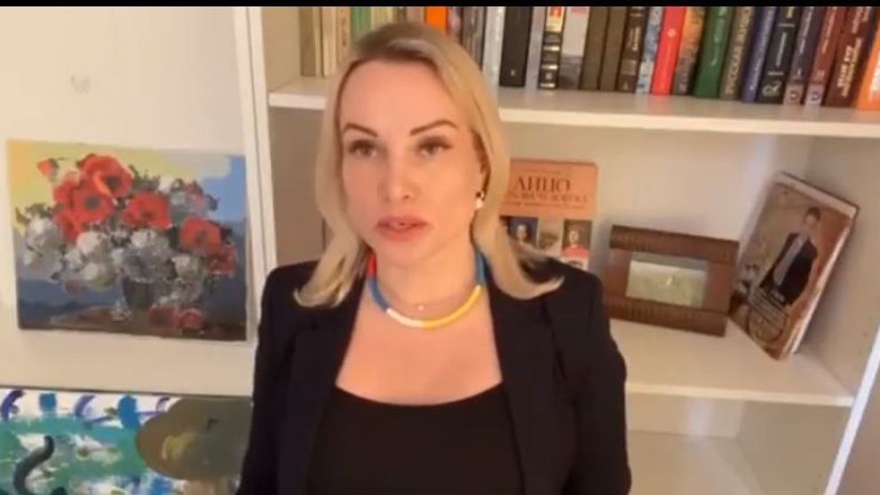 După ce a fost dată dispărută, jurnalista din Rusia continuă să lupte împotriva războiului. Ce mesaje apar pe conturile ei?