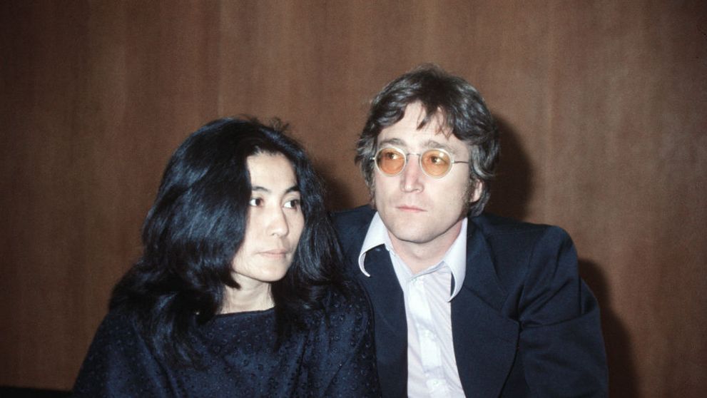 La scurt timp după moartea lui John Lennon, soția a dezvăluit apropriaților: ”Cred că era gay”. Cu ce bărbat ar fi avut o relație secretă