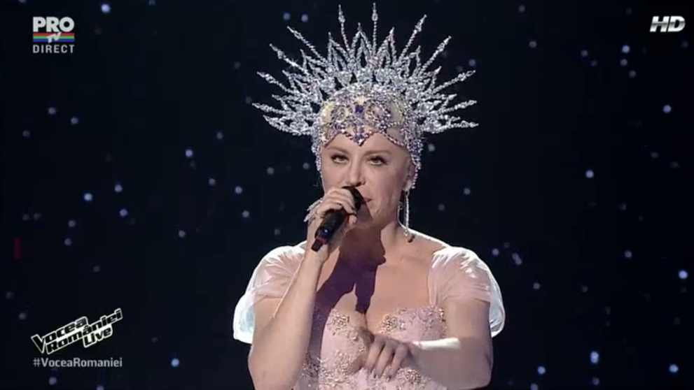 Loredana Groza, show pe scena de la Vocea Romaniei. Artista a interpretat piesa 
