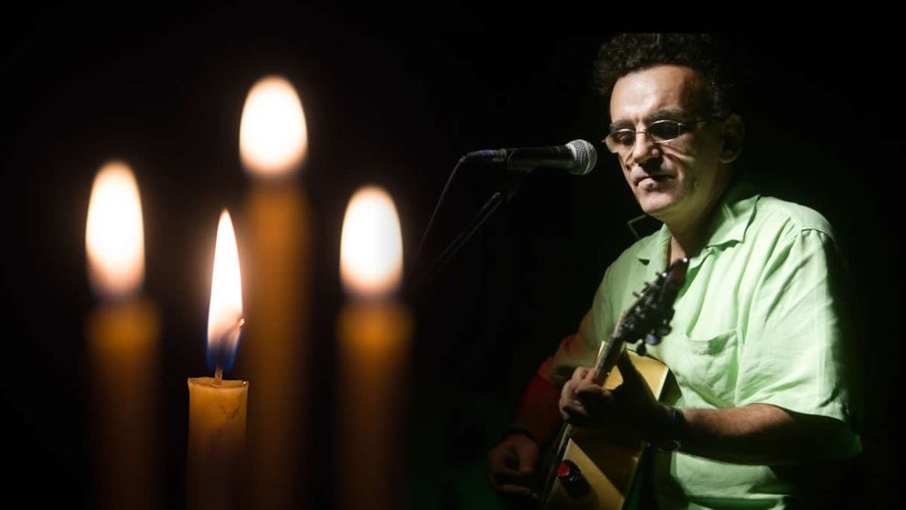 A murit folkistul Marius Baţu. Anunțul vine în aceeași zi în care s-a stins din viață și cântărețul Gabriel Cotabiță