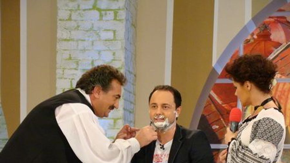 Catalin Maruta, barbierit in direct la Happy Hour! Iti place cum ii sta fara barba?
