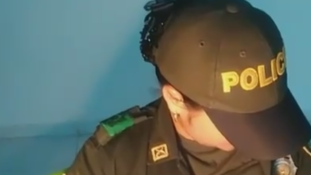 Gestul unei poliste tine primele pagini ale publicatiilor din intreaga lume. Reactia ei atunci cand a vazut un bebelus abandonat a facut inconjurul internetului