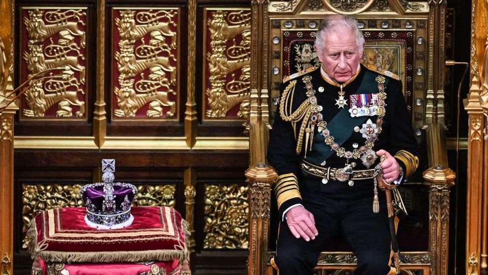 Cum vrea Regele Charles III să-i țină departe de tron pe Harry, Andrew și nepoata Beatrice