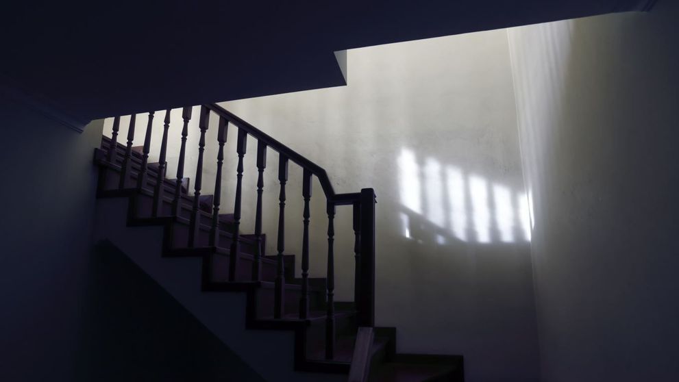 Au cumparat o noua casa, iar ce au gasit in subsolul cladirii i-a lasat fara cuvinte. Ce au lasat proprietarii in urma