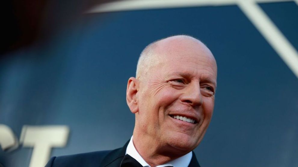Bruce Willis, fotografie emoționantă în care apare alături de fiicele Tallulah și Scout, de Ziua Recunoștinței. „Cel mai bun tată din lume”
