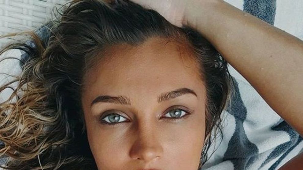 Lora, surpriză pentru fani, când a atins 1,3 milioane de urmăritori pe Instagram: s-a fotografiat topless