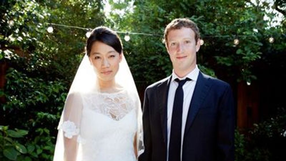 Mark Zuckerberg s-a casatorit cu iubita lui, Priscilla Chan. Afla cati oameni au dat LIKE :)