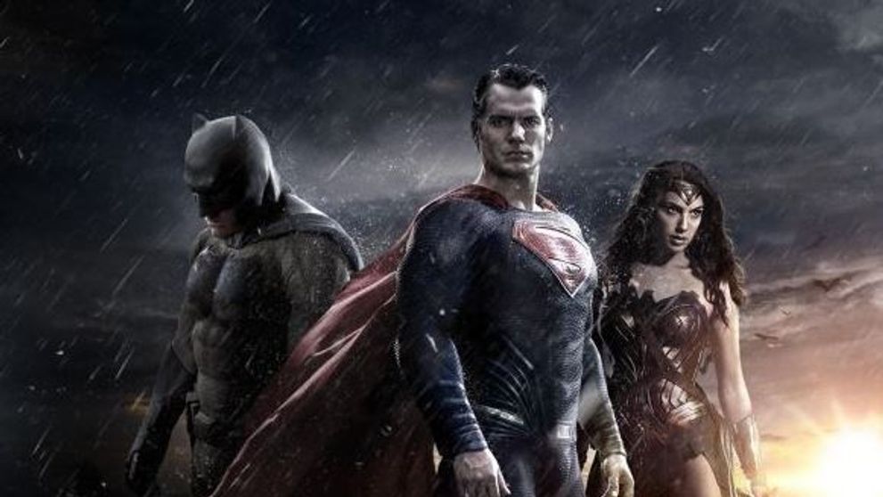 Batman sau Superman? Fotografiile care ii scot pe cei doi din prim-plan. Wonder Woman a stralucit pe covorul rosu