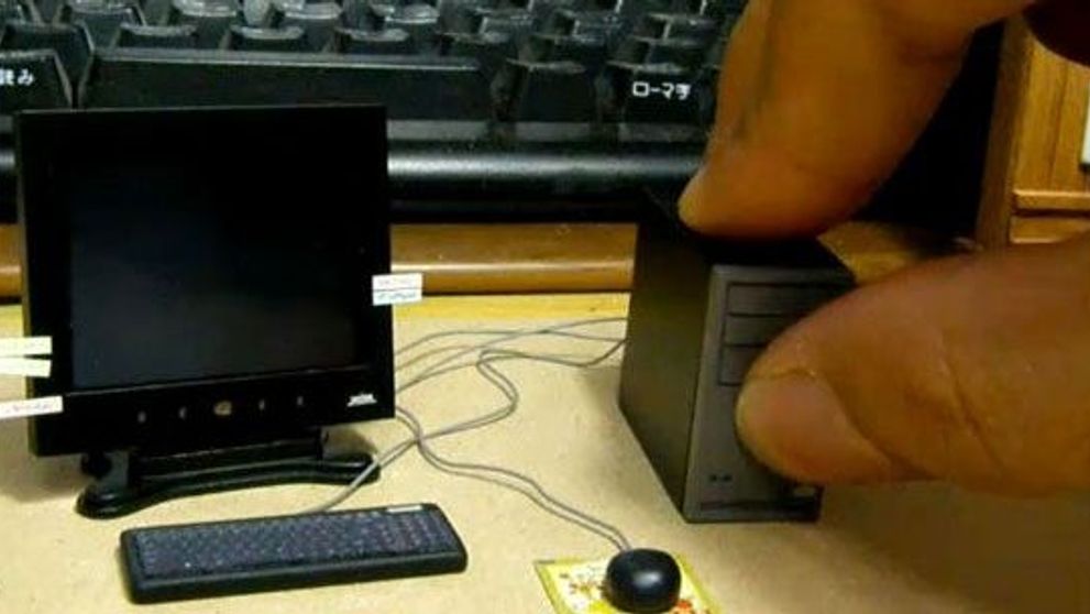 Vezi cum arata cel mai mic calculator din lume! VIDEO