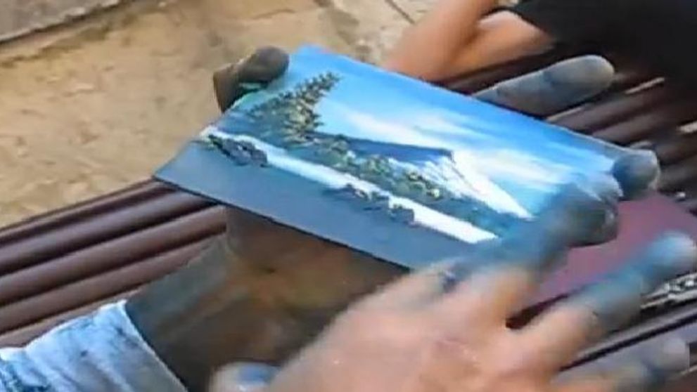 VIDEO Acest artist te va lasa cu gura cascata! Uite cat de repede picteaza