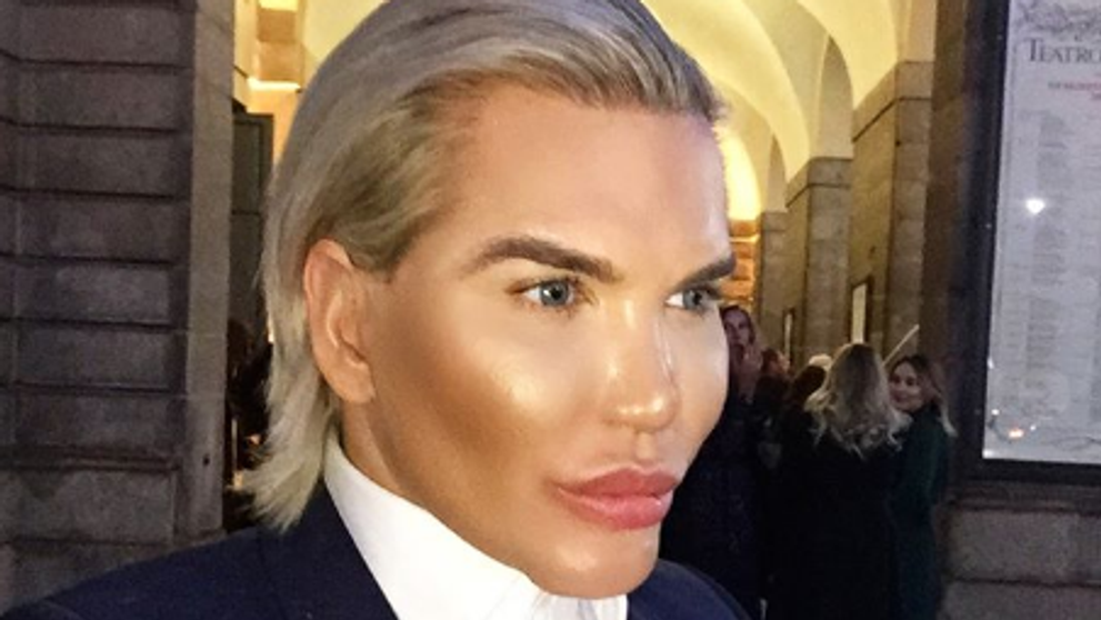 A fost retinut in Dubai pentru ca nu mai arata deloc precum in poza din pasaport. Rodrigo Alves a ajuns de nerecunoscut