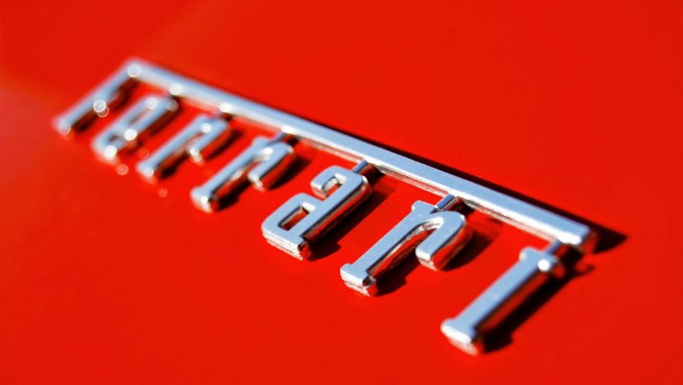 Gigantul auto Ferrari, dat în judecată de familia lui Steve McQueen
