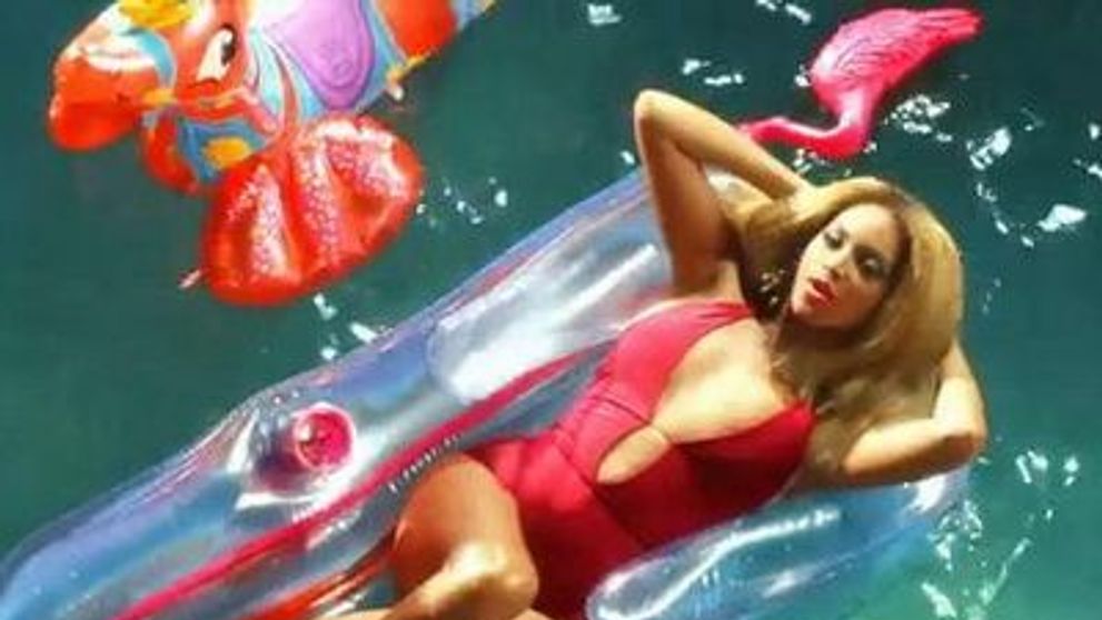 Beyonce e multi-tasking in noul ei videoclip “Party”! VIDEO