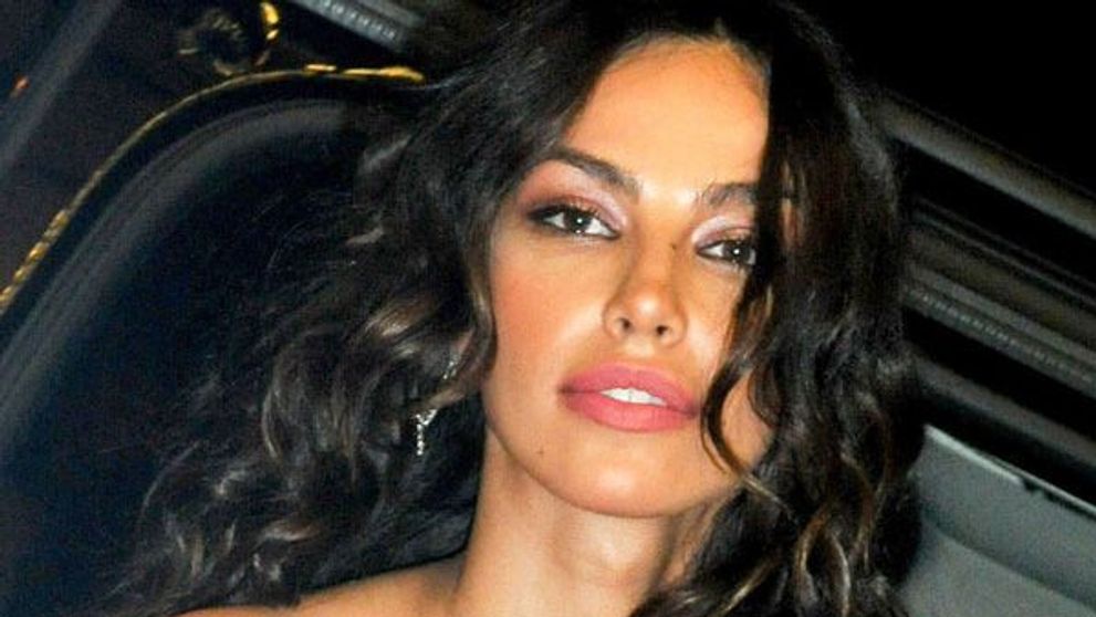 Madalina Ghenea, in bratele lui Jude Law. Actorul britanic a fost filmat dezbracat in compania romancei