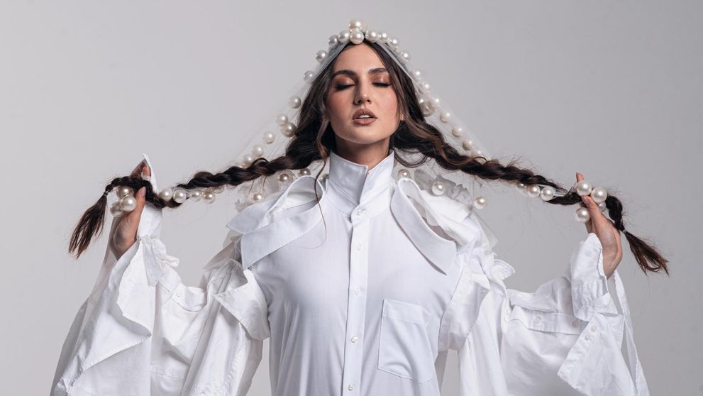 Aura Șova lansează albumul de debut „Drăgaica” – premiera live, pe 10 august la UNTOLD X