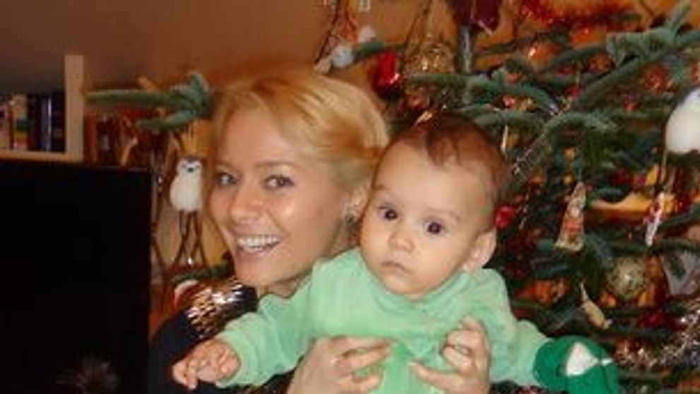 <span>Laura Cosoi a fost Mos Craciun pentru finul ei FOTO!
	</span>