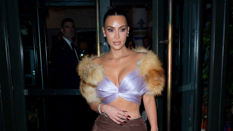 Kim Kardashian, noapte de pomină la Londra alături de Kate Moss. Cu cine s-a sărutat vedeta în mijlocul unei petreceri nebune