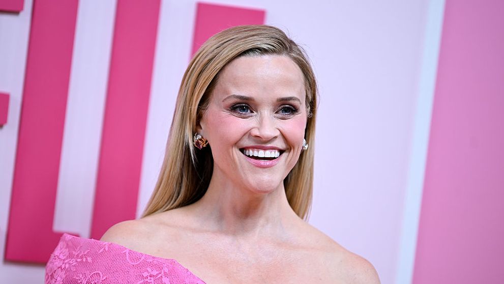 „Blonda de la Drept” pare că nu a îmbătrânit o zi! Reese Witherspoon, pe covorul roșu alături de bărbatul cu care și-a refăcut viața după divorț! Cine e și cum arată miliardarul neamț de 58 de ani