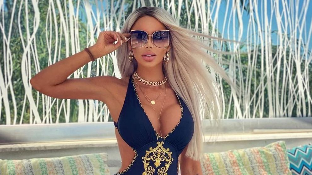 Bianca Drăgușanu a apărut în presa din Marea Britanie, care o consideră o păpușă Barbie