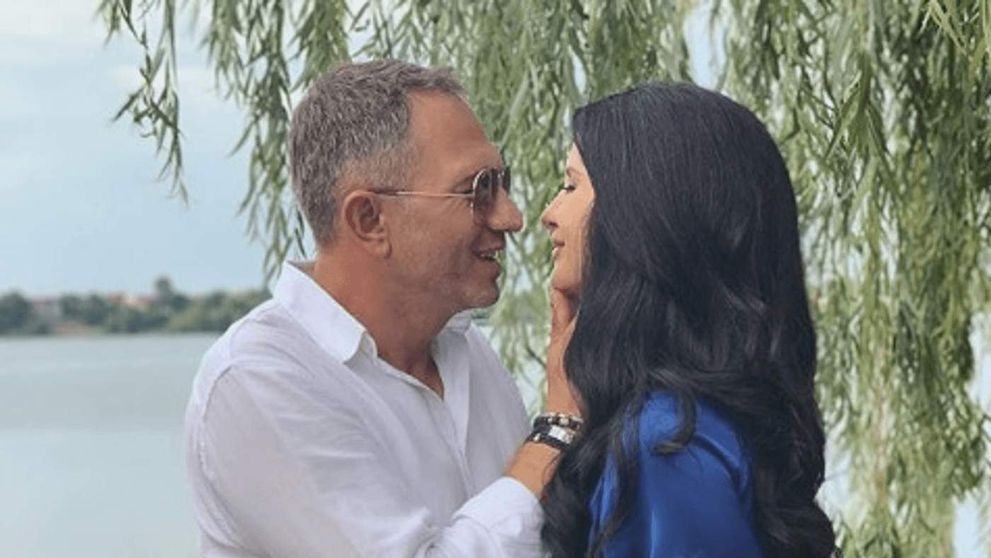 Este divorțul care a zguduit showbizul românesc din temelii. Și-au spus adio după 9 ani de relație. Înainte, El a mai fost căsătorit cu o celebră cântăreață din România, dar căsnicia lor s-a încheiat cu scandal. Se pare că istoria se repetă, afaceristul divorțează din nou: „Vina: poate 10% a mea”
