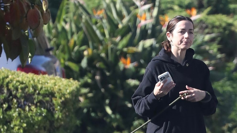 E considerată una dintre cele mai frumoase femei din lume și a frânt multe inimi la Hollywood! Paparazzii au surprins-o fără machiaj, într-o zi obișnuită, și nici cei mai fideli fani nu ar fi recunoscut-o