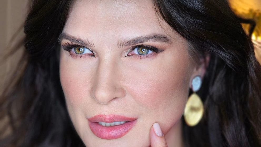 Monica Bîrlădeanu a sărbătorit Valentine's Day la o cină în oraș. Actrița a purtat o ținută spectaculoasă