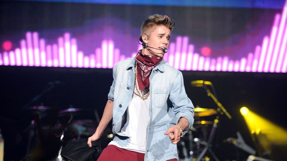 Justin Bieber se lauda cu un nou piercing. Unde si-a pus cercel idolul tuturor adolescentelor