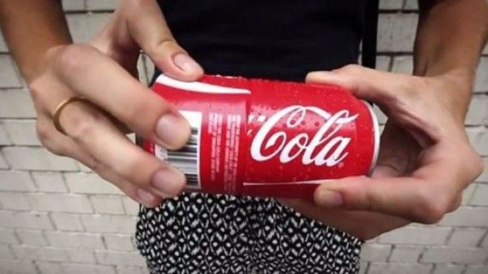 Au cerut dovada ca e reala. Ce se intampla cand rotesti aceasta cutie de suc: VIDEO