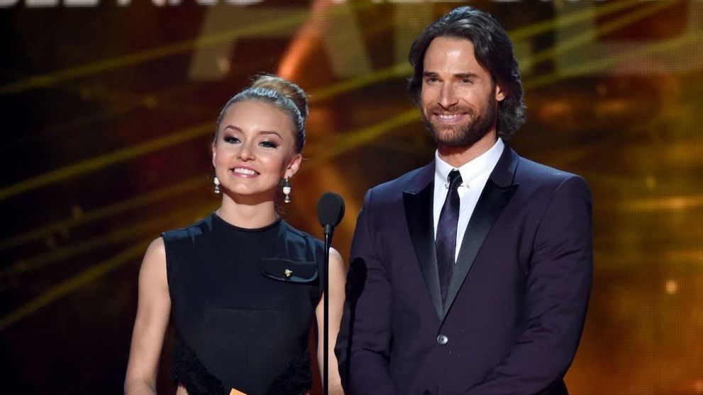 Angelique Boyer si Sebastian Rulli, la plaja. Cum arata cei doi actori imbracati doar in costume de baie
