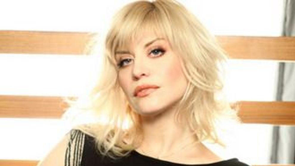 Loredana isi lanseaza noul album LIVE pe acasatv.ro