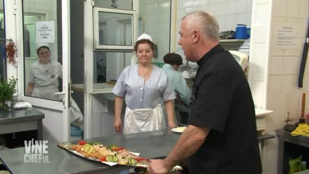 Misiune dificila pentru chef Victor Melian. Cum a transformat un restaurant din Tulcea in doar 4 zile
