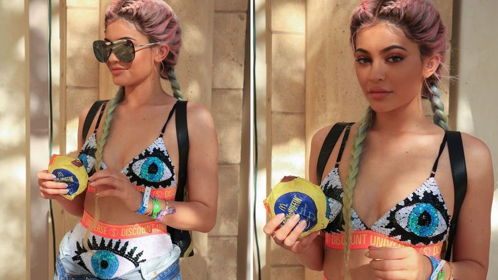 Toti ochii pe ea :) La propriu si la figurat! Costumul de baie al lui Kylie Jenner a atras toate privirile la Coachella