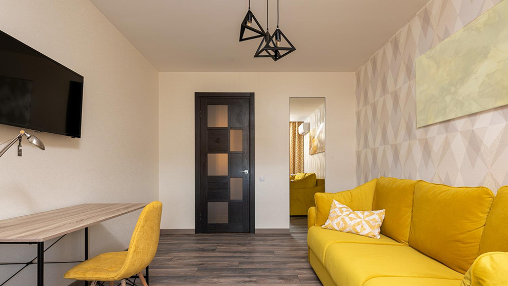 (P) Ai un apartament mic? 8 motive pentru a-ți monta parchet laminat