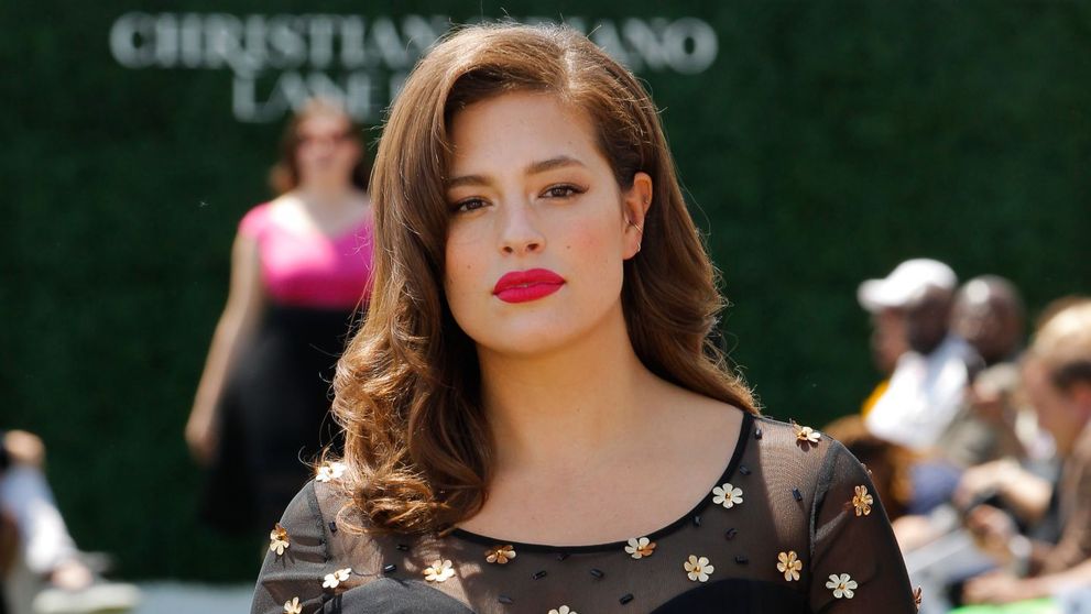 E plinuta, dar considerata cel mai sexy model al momentului. Cum s-a pozat Ashley Graham in bikini: FOTO