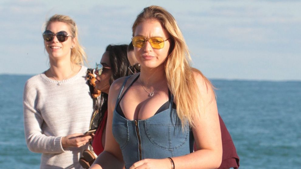 Are 84 de kilograme, dar barbatii sunt topiti dupa formele ei. Cum a fost surprins la plaja modelul plus-size