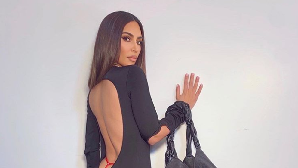 Detaliul care i-a stricat o poză lui Kim Kardashian. S-a fotografiat într-o ținută sexy, dar a omis un element esențial