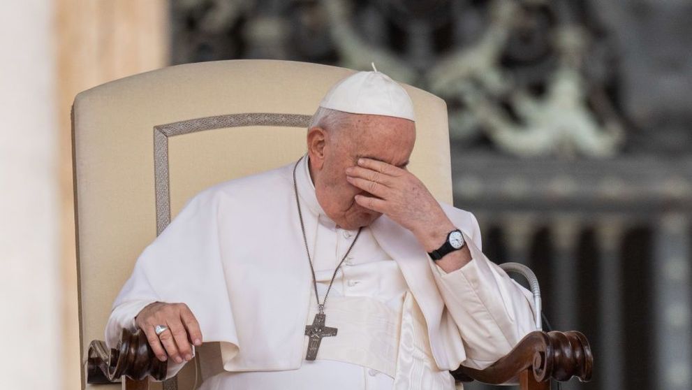 Papa Francisc a lăsat de înțeles că, după 1000 de ani, relațiile intime nu mai sunt interzise pentru preoții catolici