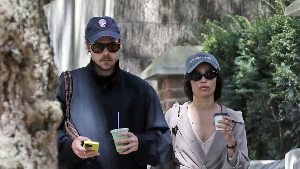 Fanele lui Harry Styles, în lacrimi! Inelul „suspect” de pe degetul lui Zoë Kravitz aprinde zvonuri de logodnă, dar nimeni nu vrea să creadă