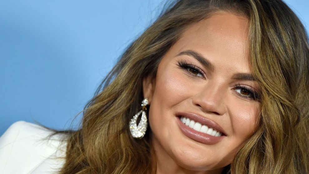 Chrissy Teigen și-a postat din greșeală adresa de e-mail pe Twitter. Cum au reacționat fanii