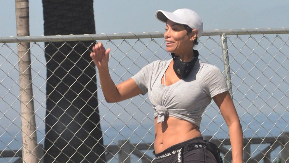 Nicole Murphy, abdomen de fier la 52 de ani. Vedeta arată spectaculos și poartă haine care îi evidențiază fizicul