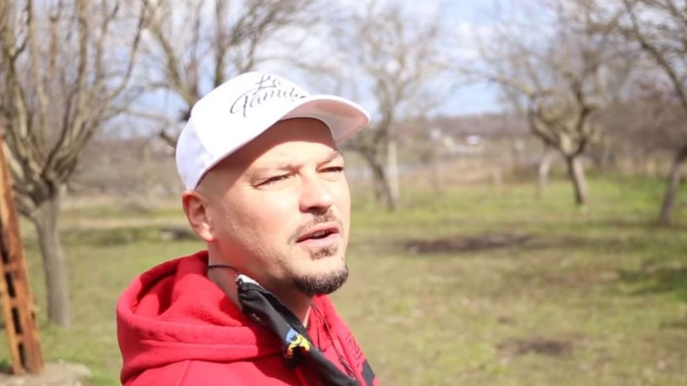 Puya și-a invitat fanii la el acasă, în Sălăjan, unde își construiește o casă nouă