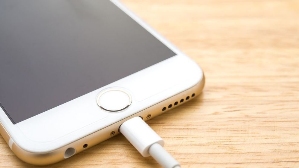 5 mituri demontate despre bateria telefonului mobil si modul in care trebuie sa o incarci