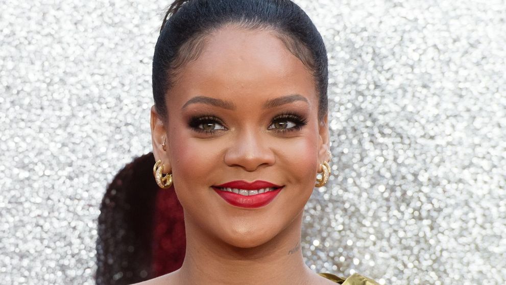 Rihanna a întregistrat aproximativ 500 de melodii pentru cele două albume pe care le va lansa