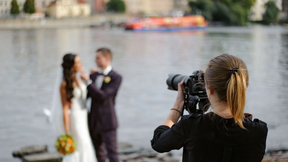 Cum a reacționat o mireasă după ce a aflat că soțul ei a avut o aventură cu fotografa angajată la nuntă