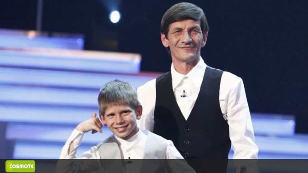 Gabriel Stefanescu, ajutat de concurentii din cea de-a doua semifinala de la “Romanii au talent”