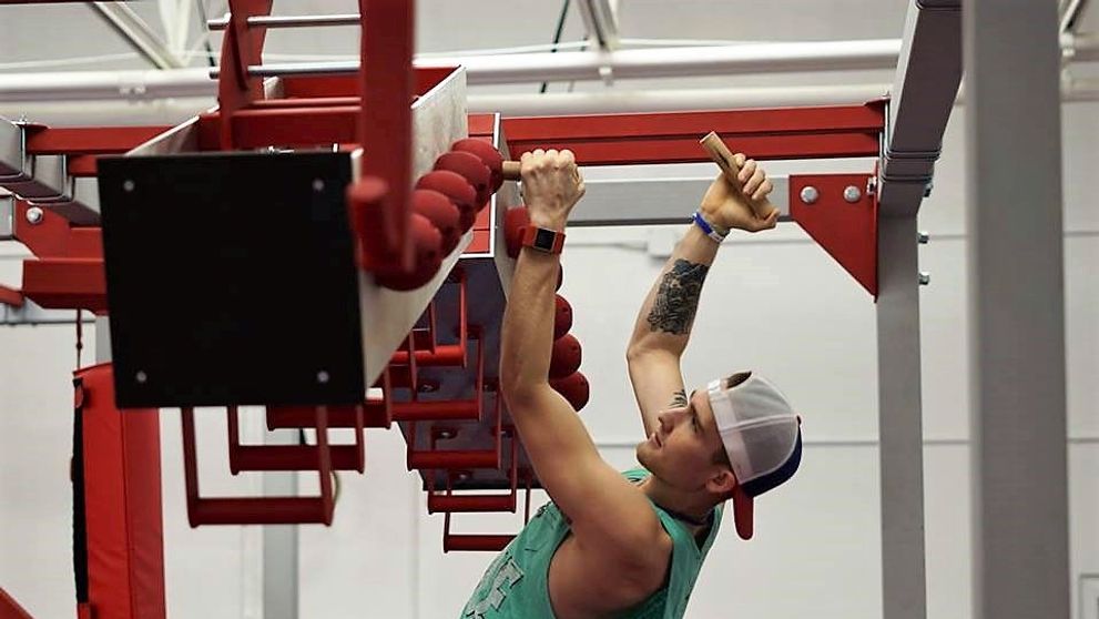 Toti vor premiul de un milion de dolari. In SUA, pustii iau cursuri in privat pentru a concura la Ninja Warrior
