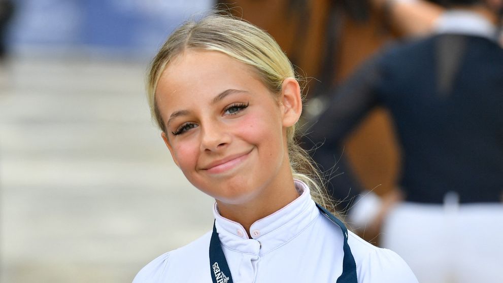 O recunoști? Mama ei a fost un superb top-model internațional, iar tatăl - președintele Franței. ”E superbă”