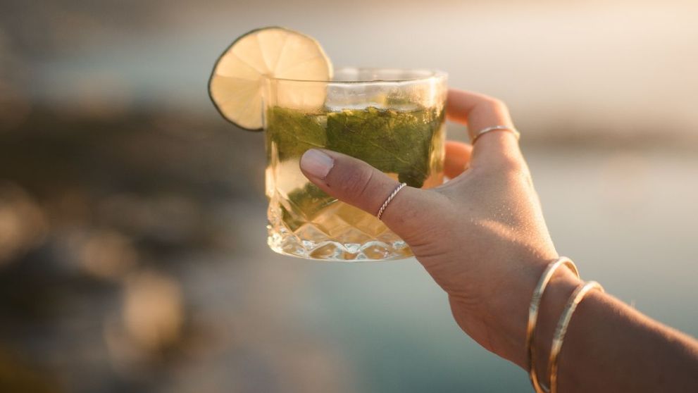 (P) „Plaja” băuturilor alcoolice care pot fi consumate la malul mării este din ce în ce mai largă!