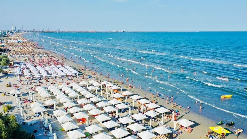 Cât a plătit un român pentru o zi de plajă în Mamaia-Sat. Pe bonul fiscal apare și prețul șezlongurilor