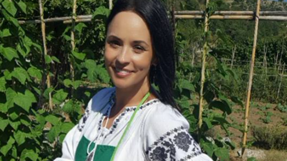 Andreea Marin a mers la salon alaturi de fetita ei. Violeta a crescut si acum apeleaza la trucurile de infrumusetare